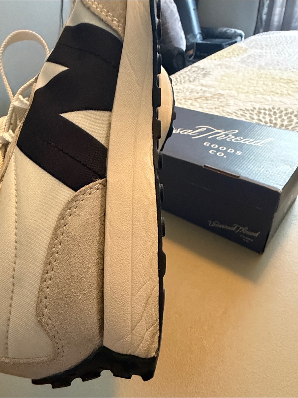 Big Boys New Balance White, Light Gray & Black Retro Runner Sneakers size 7 - Picture 7 of 9